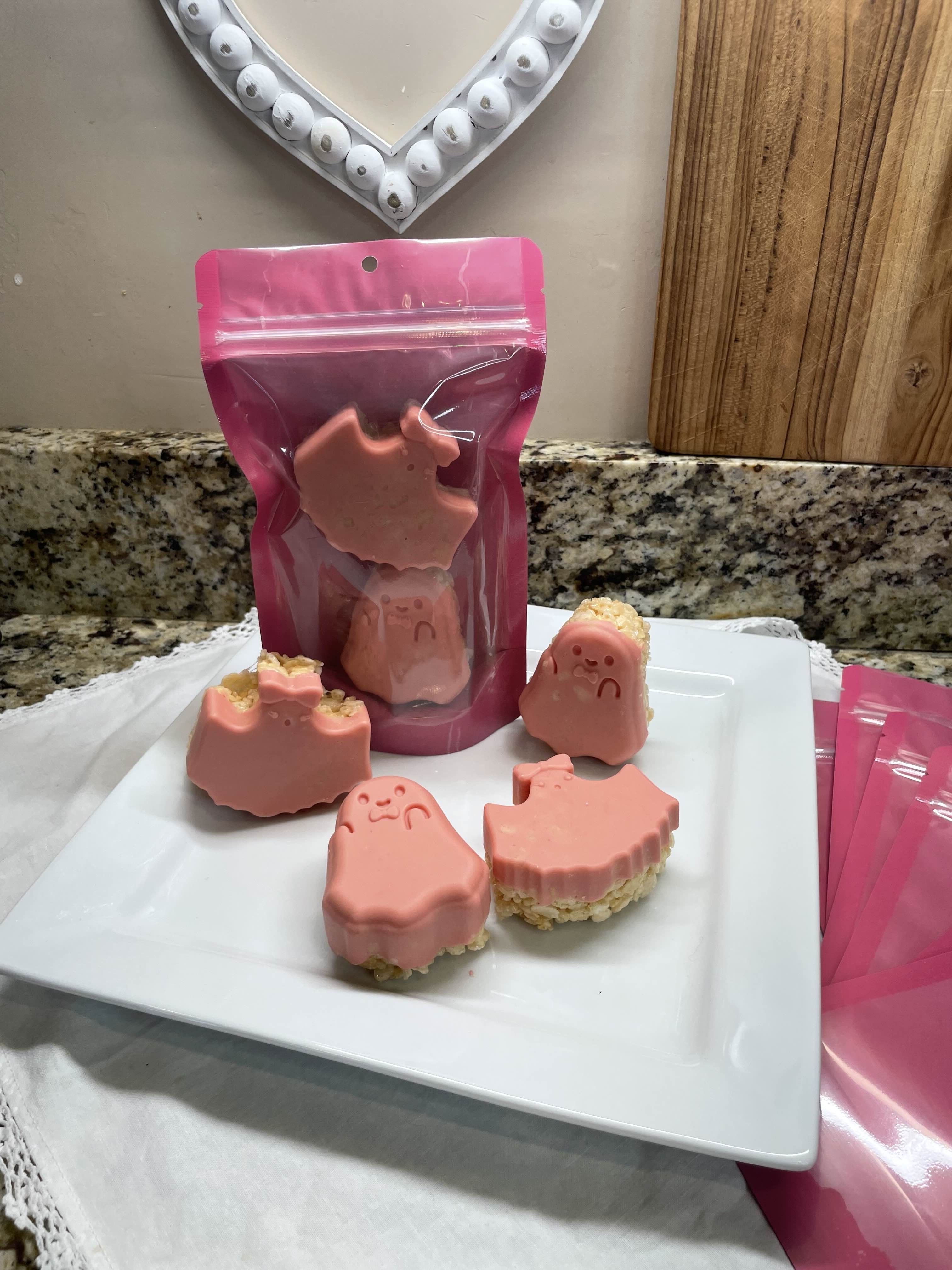 Ghostly Rice Krispy Treats, halloween, stand up pouches, scary and sweet, marshmello treats, chocolate dipped, spooky treats