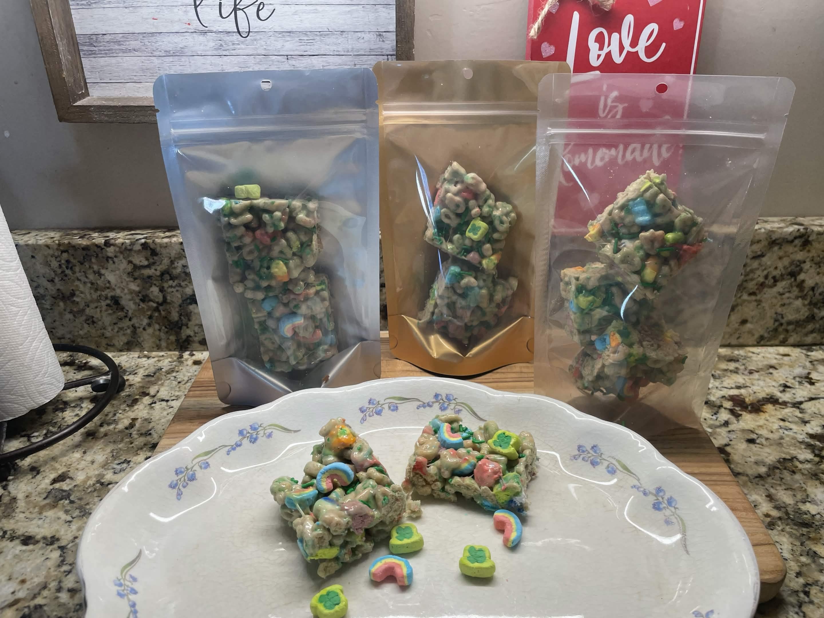 luchy charm cereal crispy treats, gooey goodness, treats for St. Patties Day